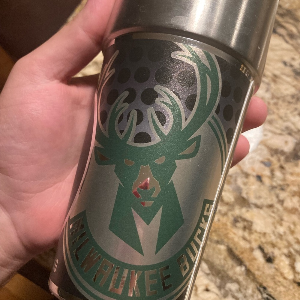 Milwaukee bucks traveler cup